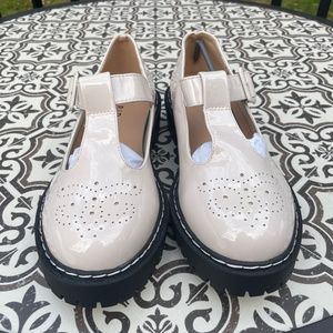 T-strap Lug Mary Jane shoes WIDE